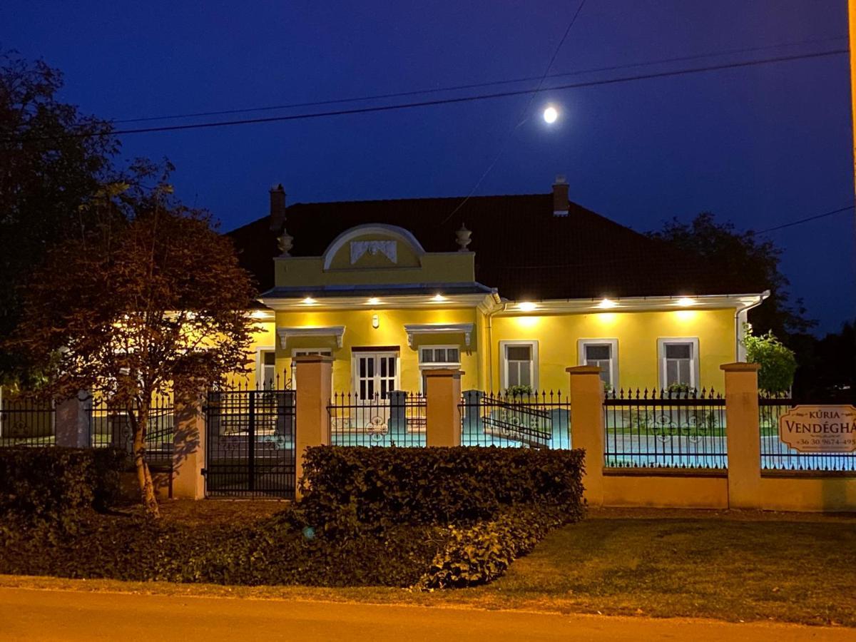 Kuria Vendeghaz Hotel Poroszlo Exterior photo