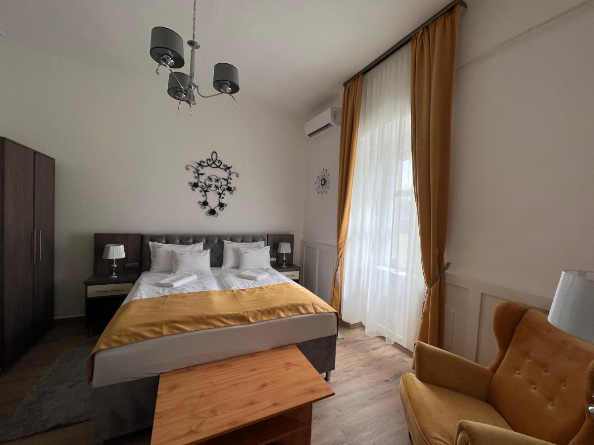 Kuria Vendeghaz Hotel Poroszlo Exterior photo